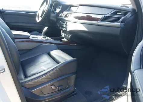 2010 BMW X5 xDrive35D z USA, uszkodzony, nr VIN 5UXFF0C51ALT75457